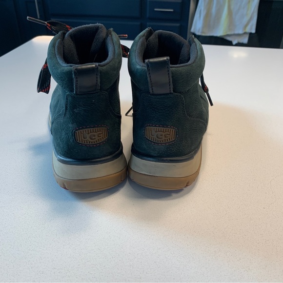 UGG Women's Lakeside Black Ankle Suede Ankle Red Lace-up Boot womens size 9 - Picture 3 of 7